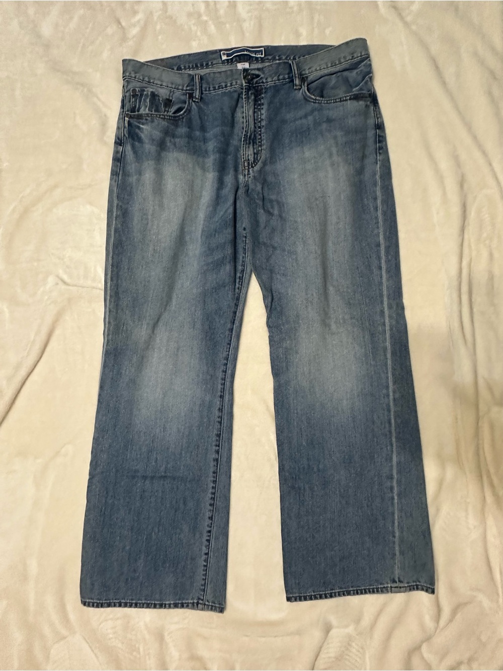 GAP Men's Loose Fit Straight Jeans in Light Blue Wash
